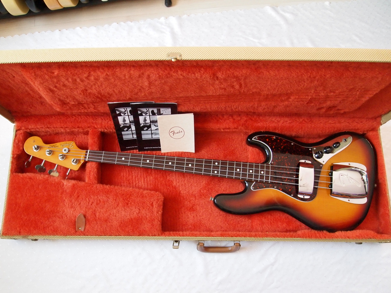 fenderjazzbass62re.jpg