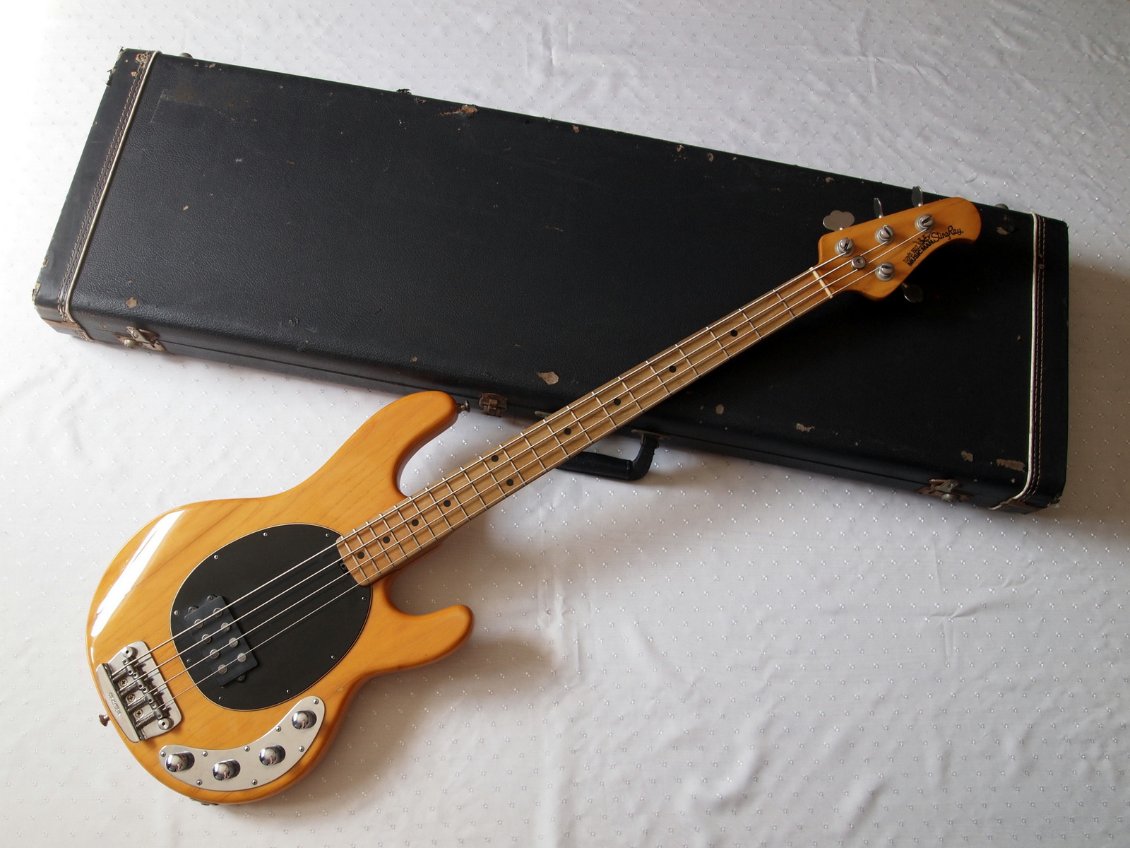 musicmanstingray2001.jpg