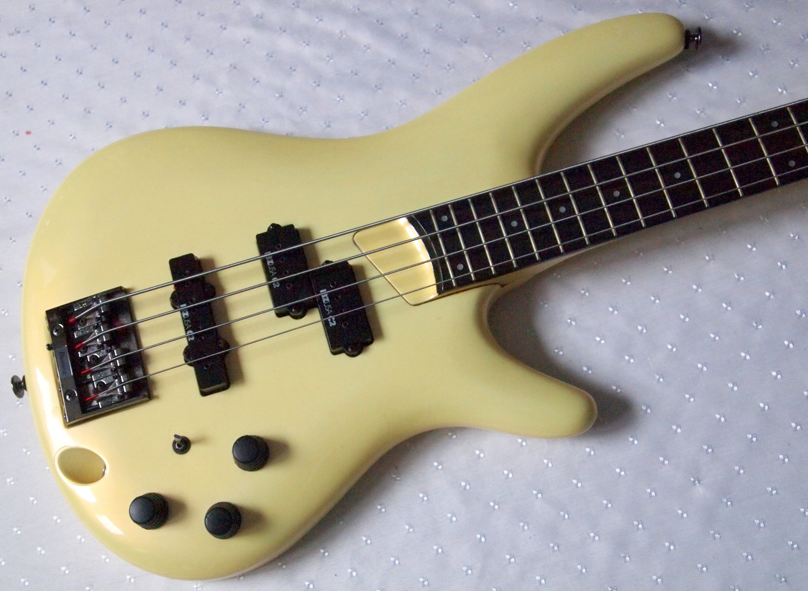 ibanezsr1000pearlwhite.jpg