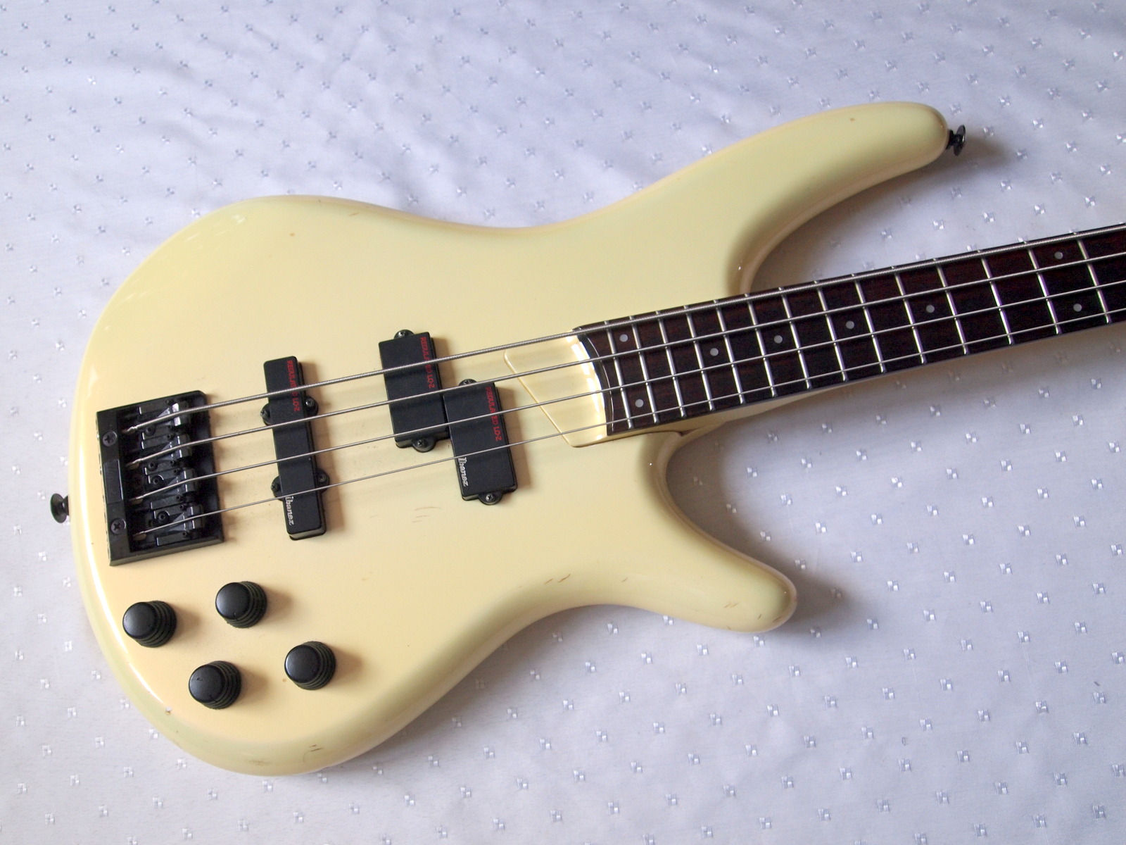 ibanezsr800white.jpg