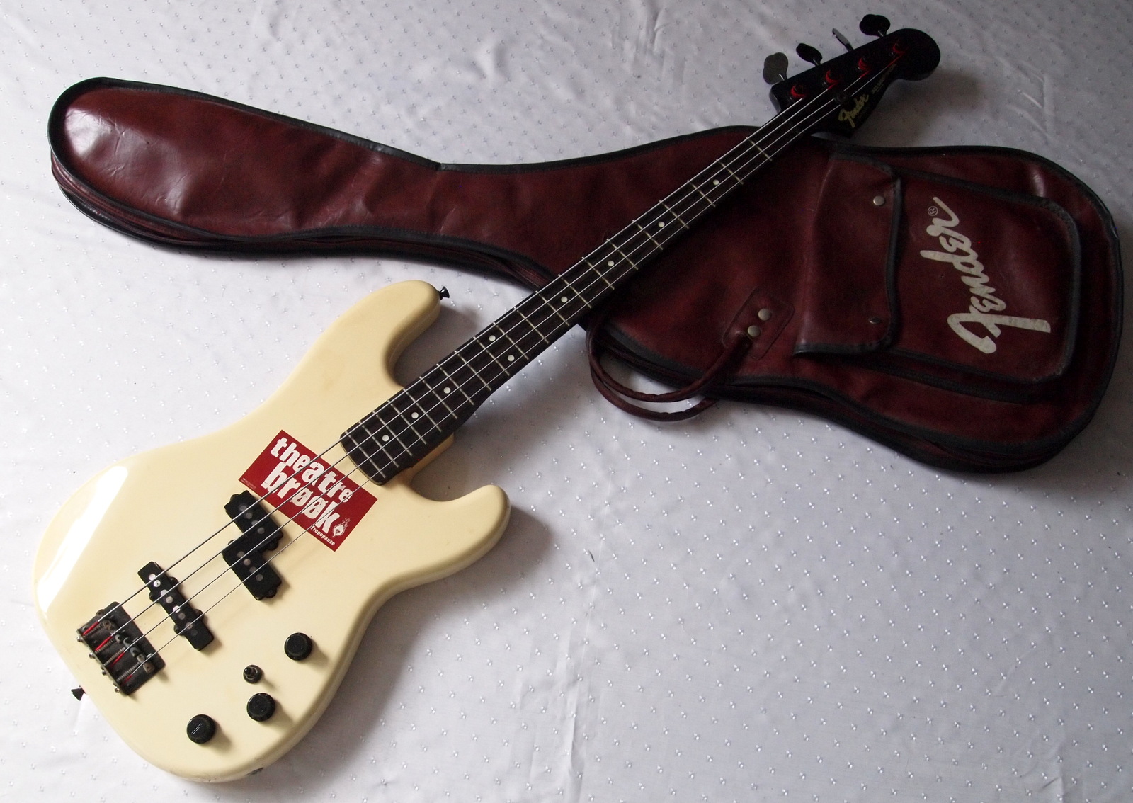 fenderpjb555white.jpg