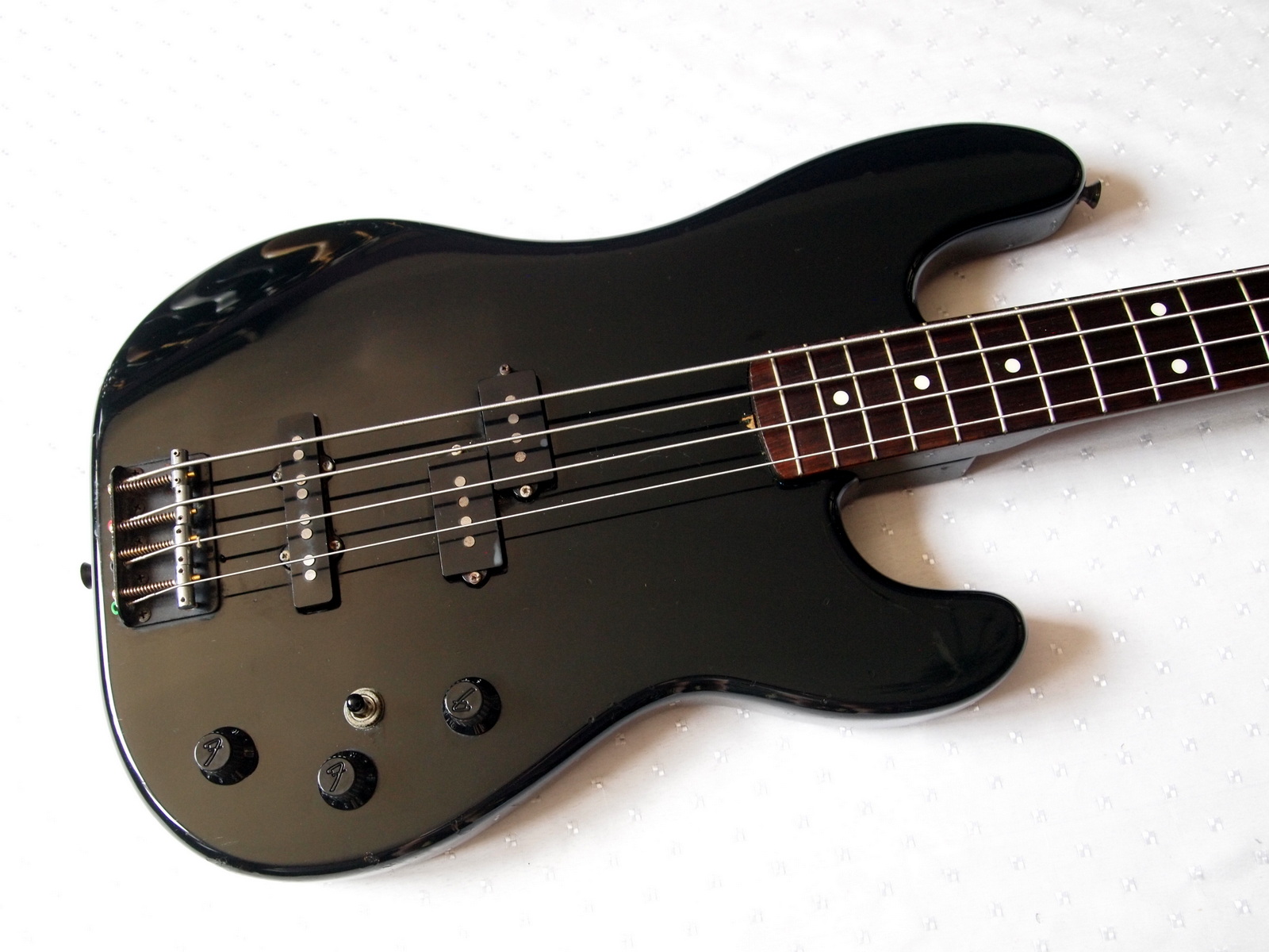 fenderpjb555black.jpg