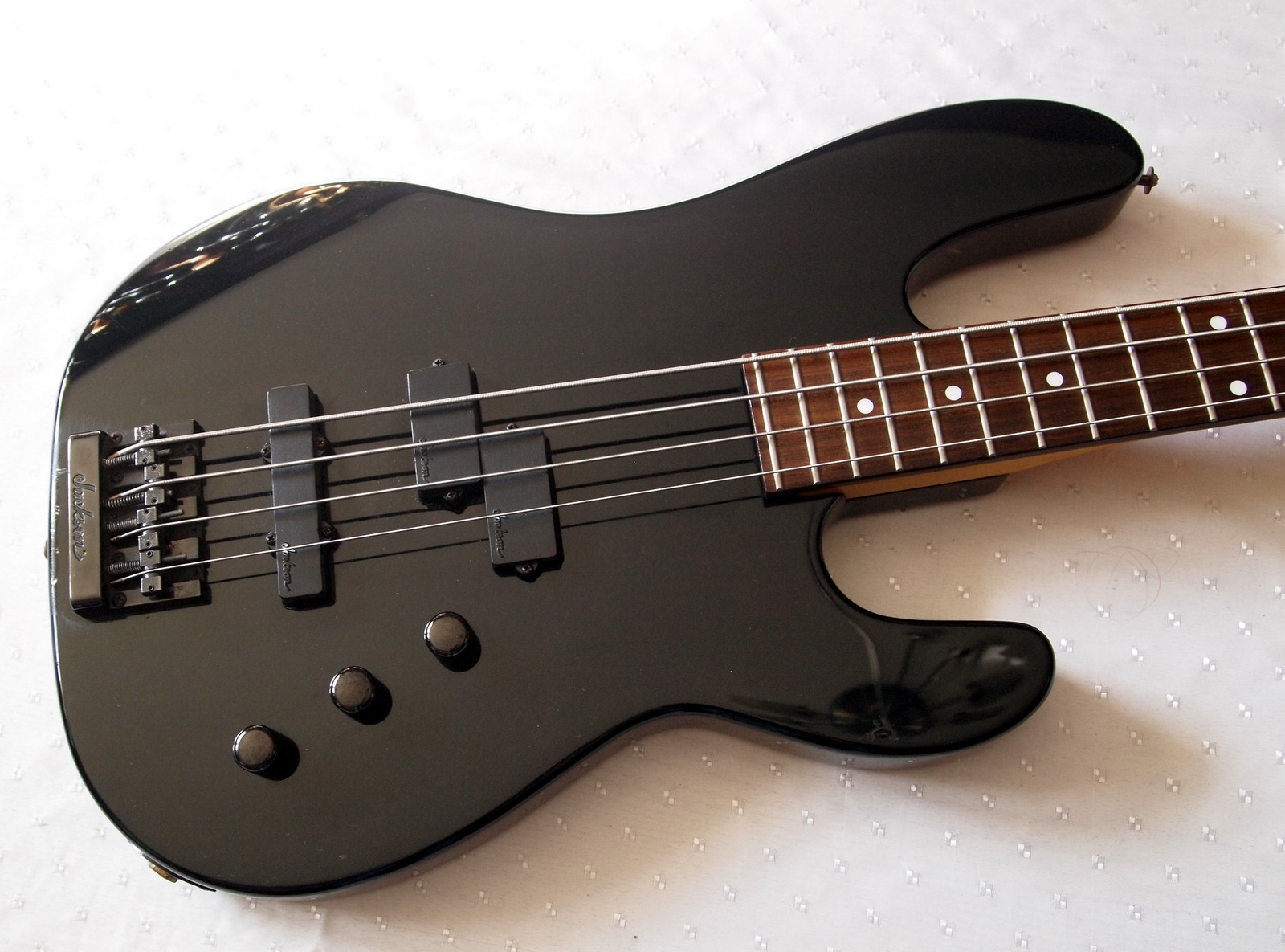 charvelbassjapan.jpg