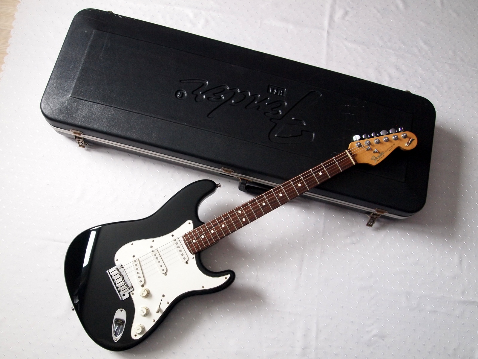 fenderstrat40ann.jpg