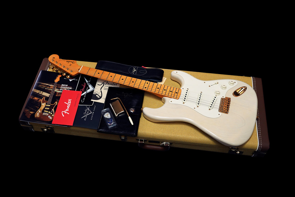 fender_custom_shop_1957_stratocaster_1_piece_ash_aged_vintage_white_2019_01avintage_x990.jpg