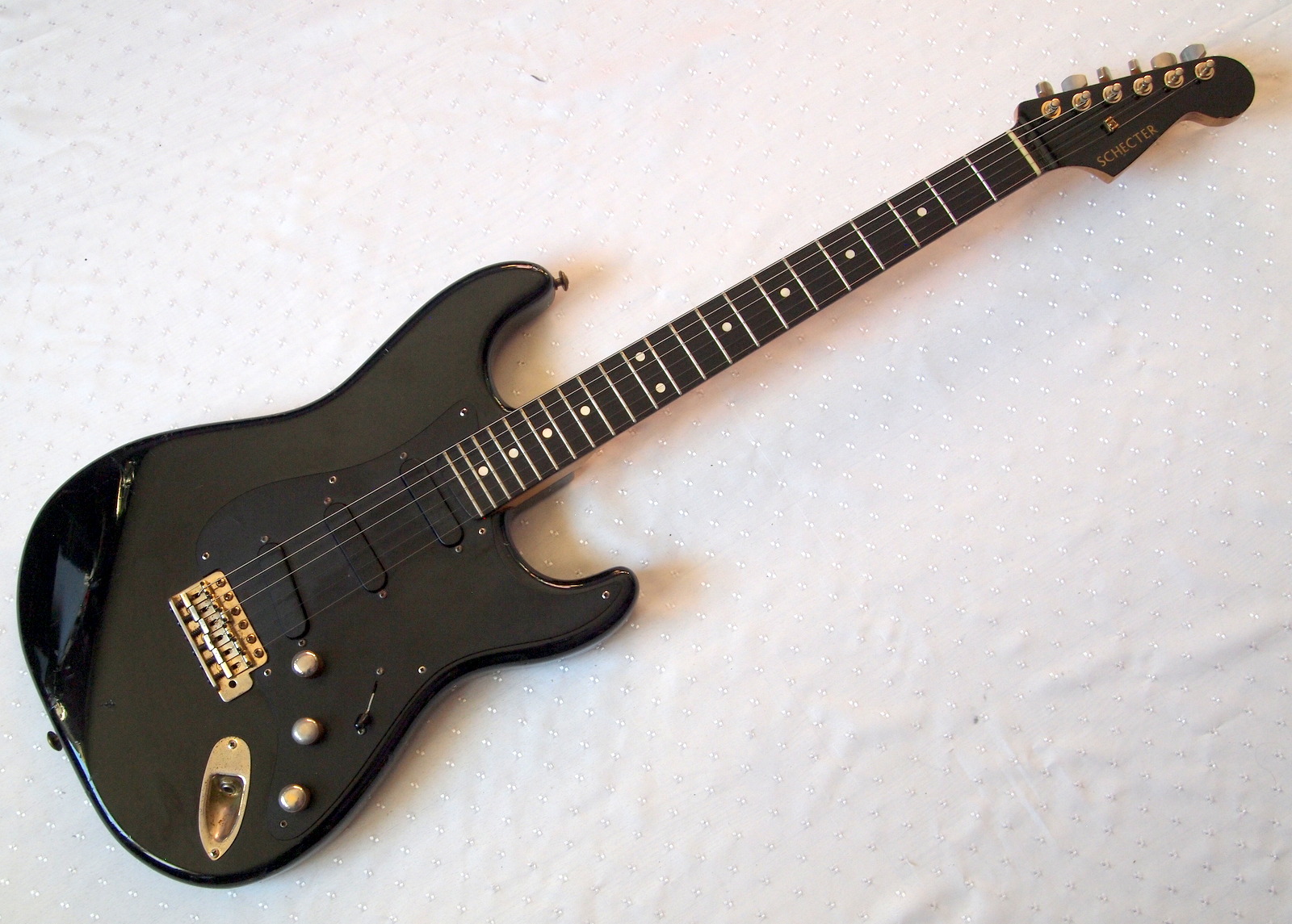 schecterstratusa1978.jpg