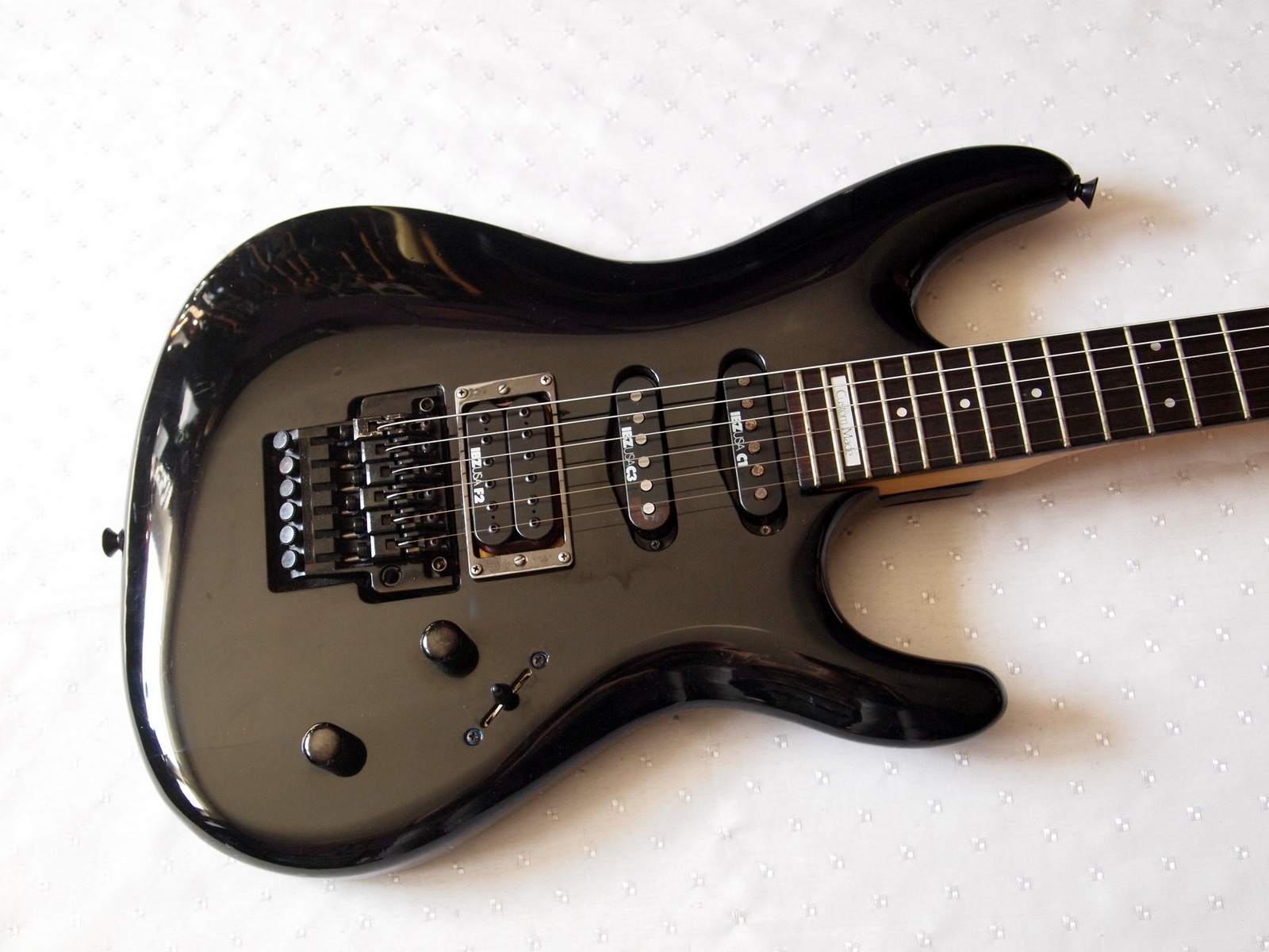 ibanezr540black.jpg