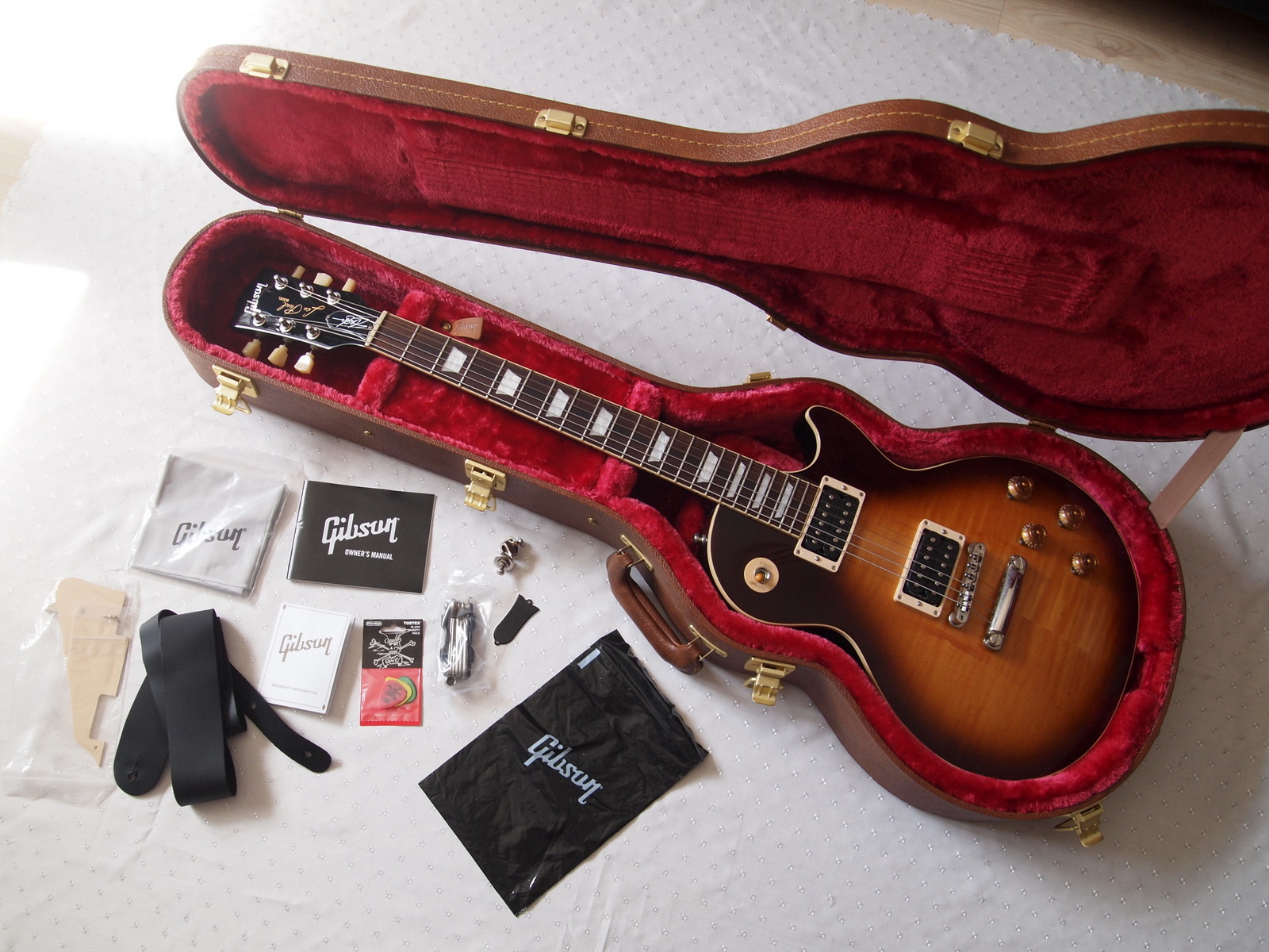 gibsonlpslash1.jpg