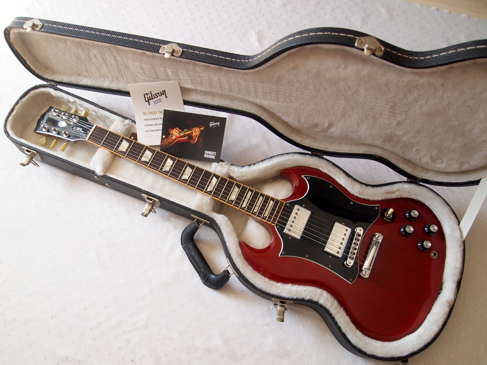 gibsonsgwinered.jpg