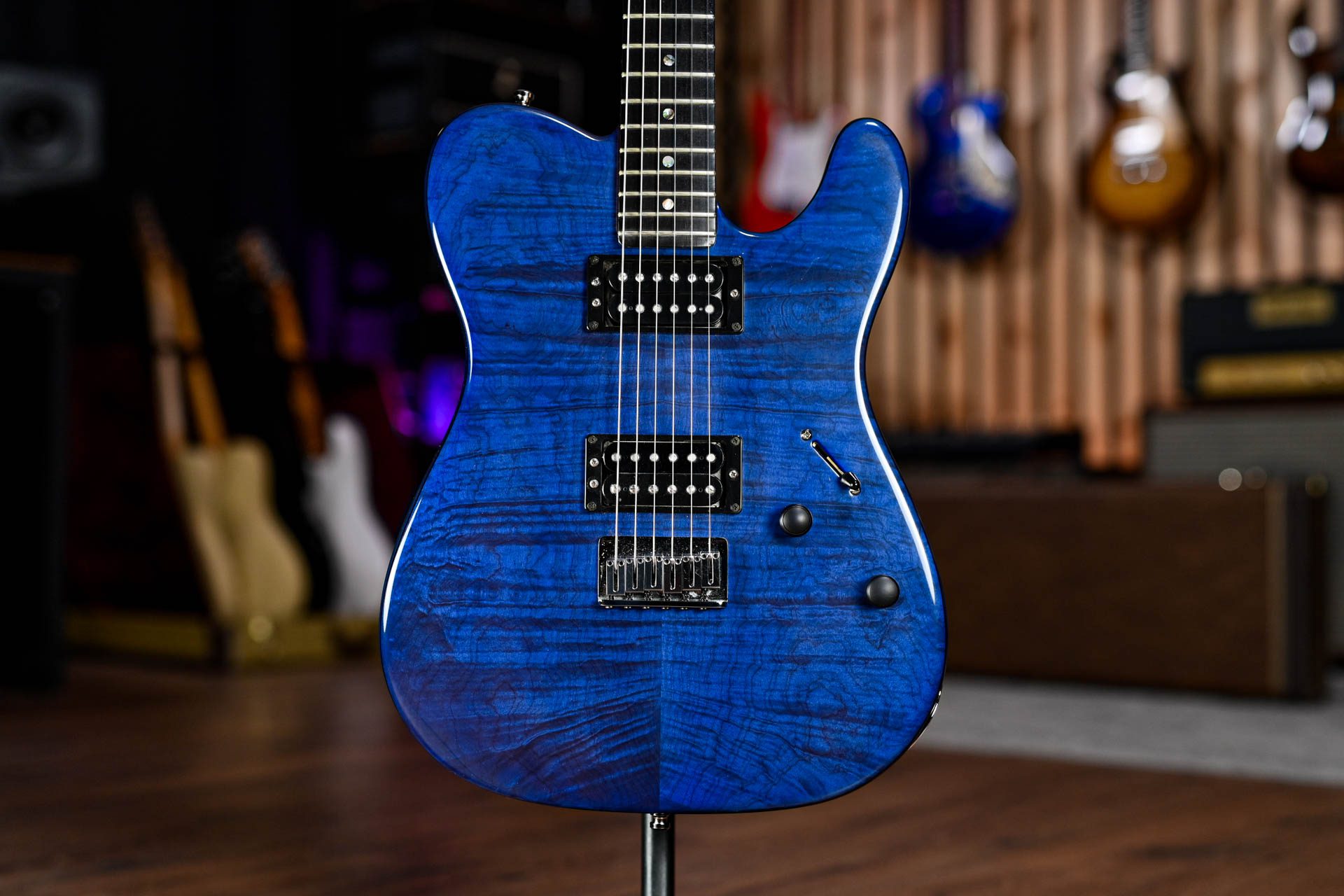 fenderamericandeluxetelecasterqmthhincobaltbluetransparent1.jpg