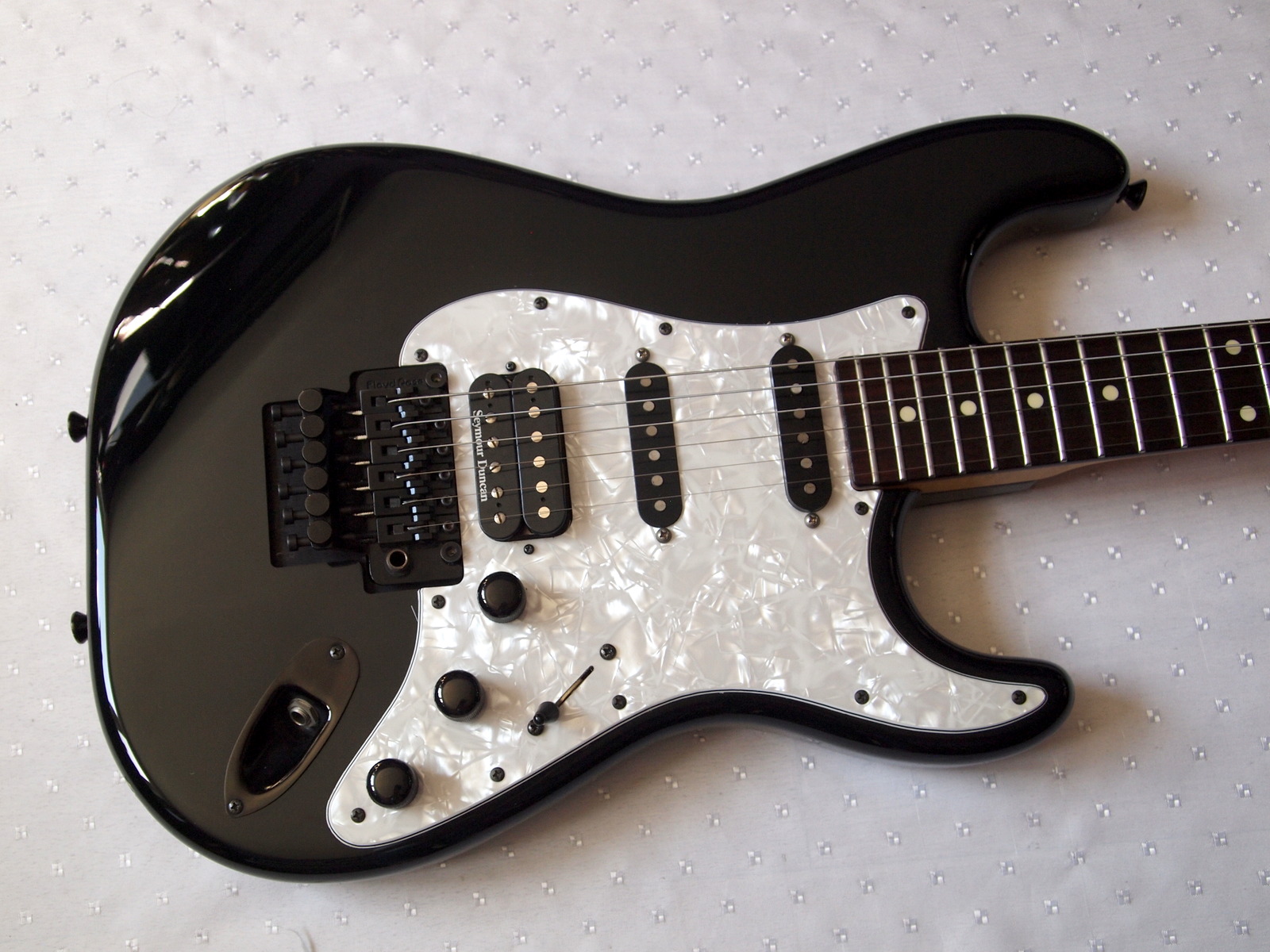 schecterstratusafr1992.jpg