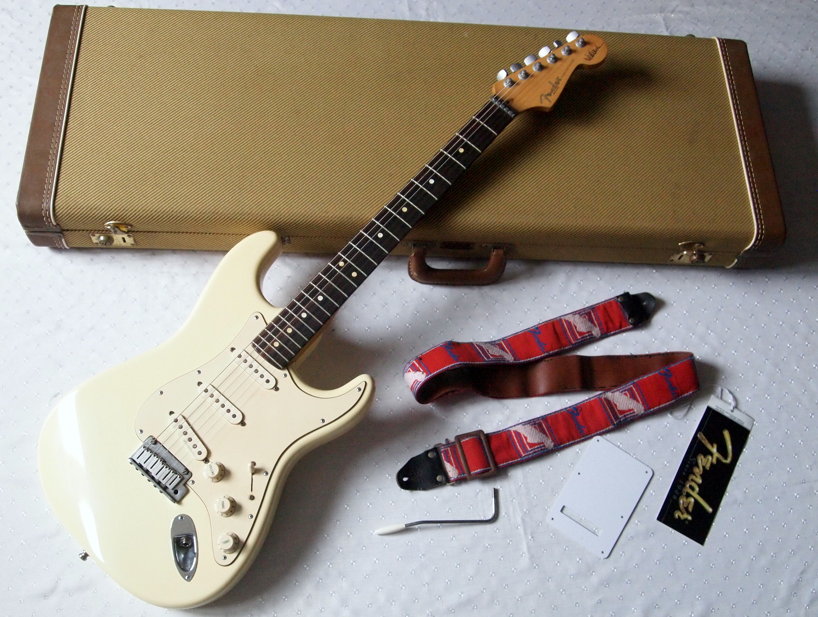 fenderstratjeffbeckwhiteusa.jpg