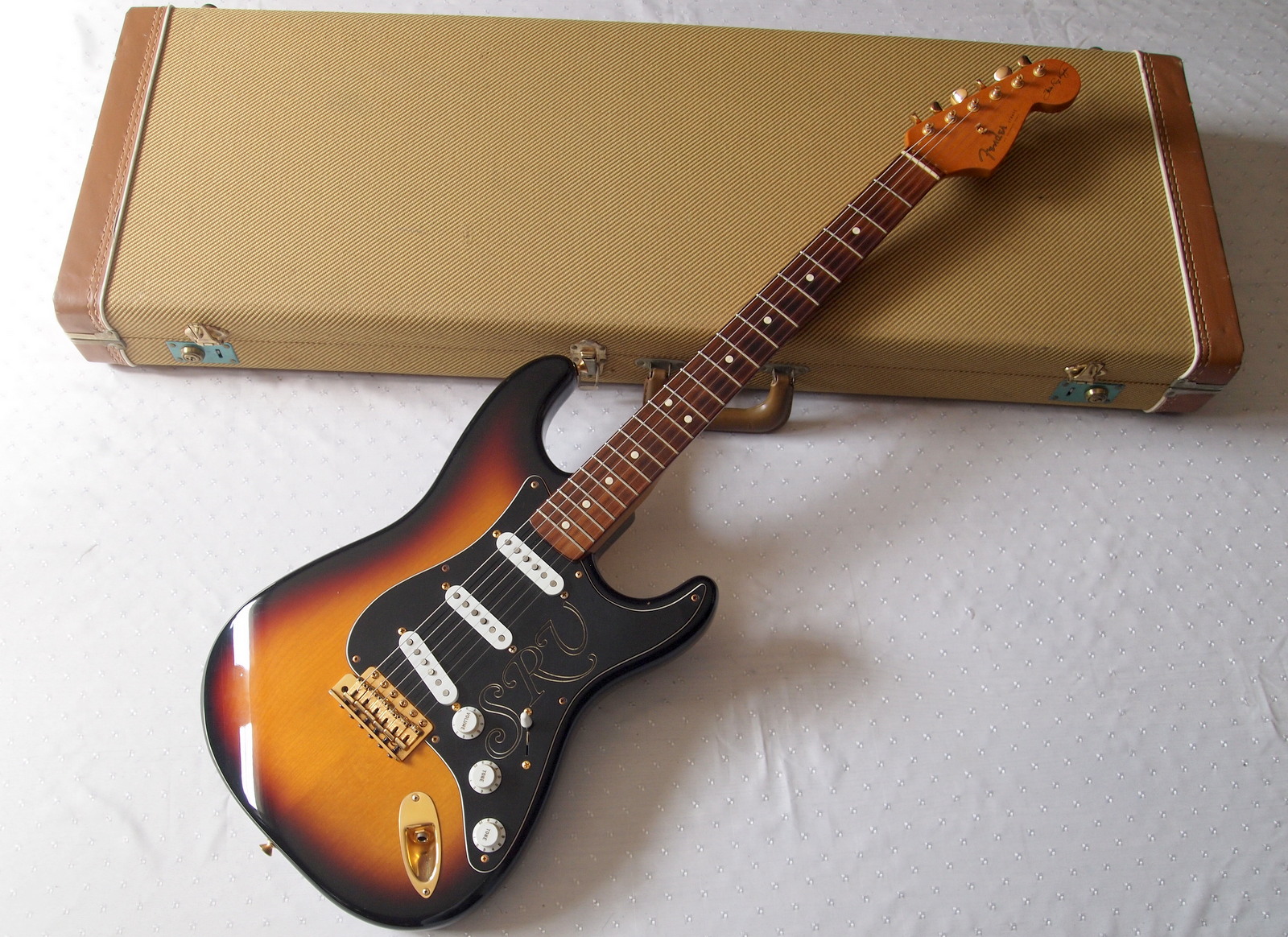 fenderstratsrvusa.jpg