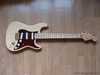 fender_deluxe_player_strat_5thwht_001.jpg