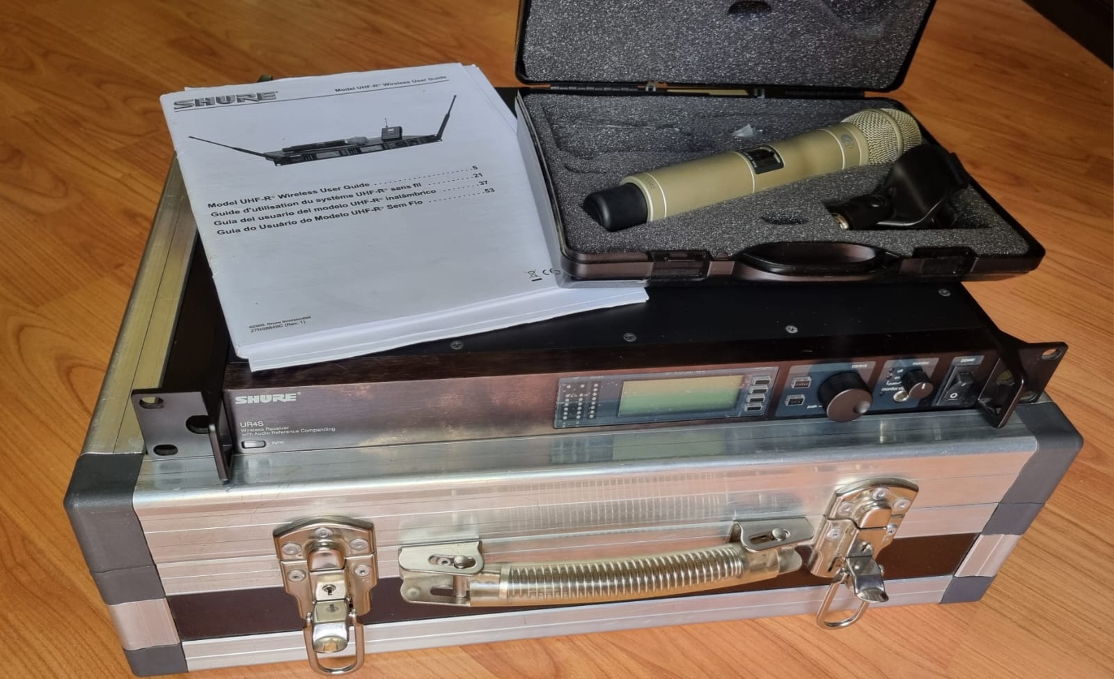 radiosistema_mikrofonperedatchik_i_priyomnik_specialnii_keis.jpg